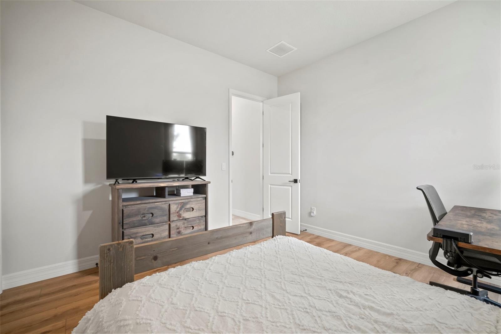 Listing photo id 40 for 3441 Gulf City Road