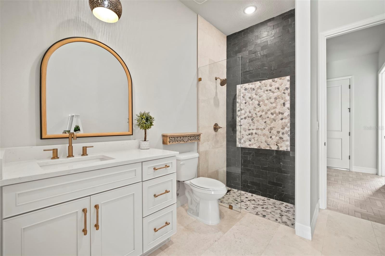 Listing photo id 41 for 3441 Gulf City Road