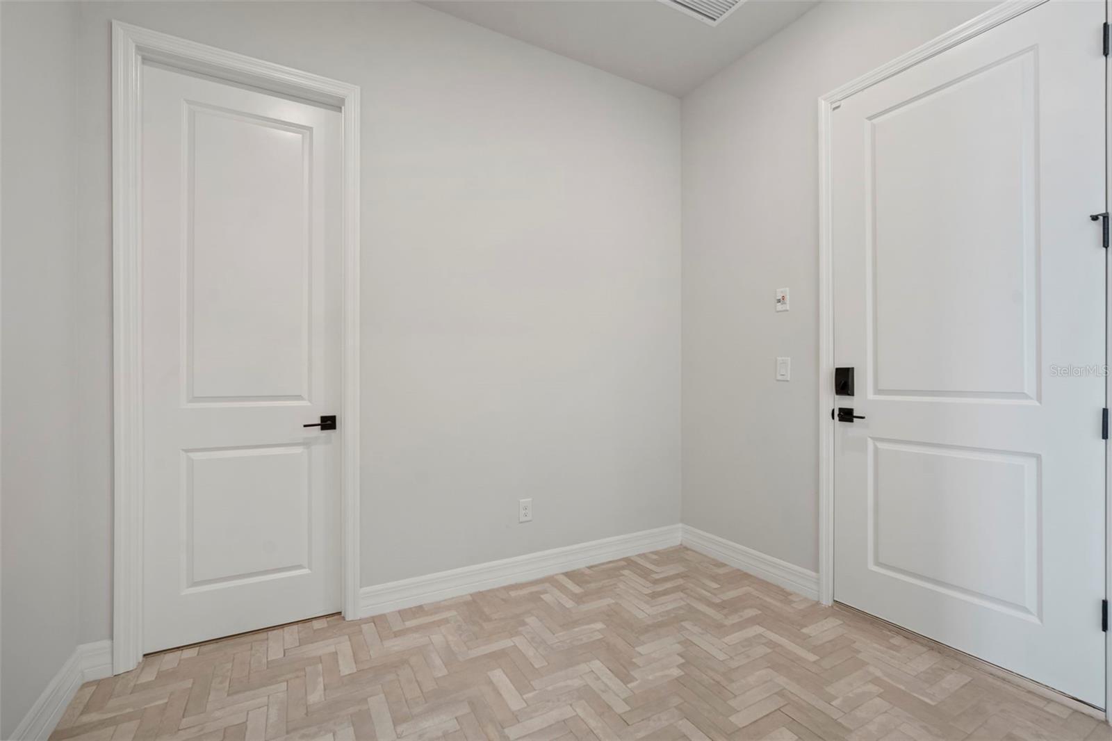 Listing photo id 44 for 3441 Gulf City Road