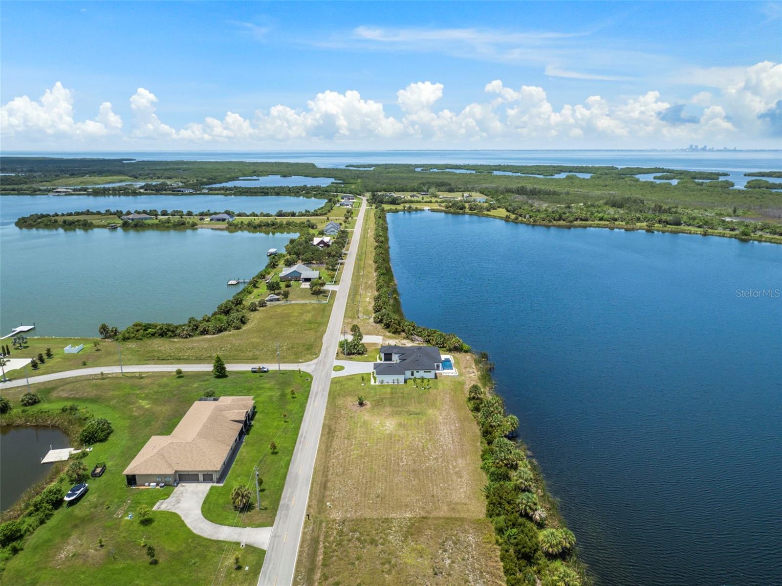 Listing photo id 64 for 3441 Gulf City Road