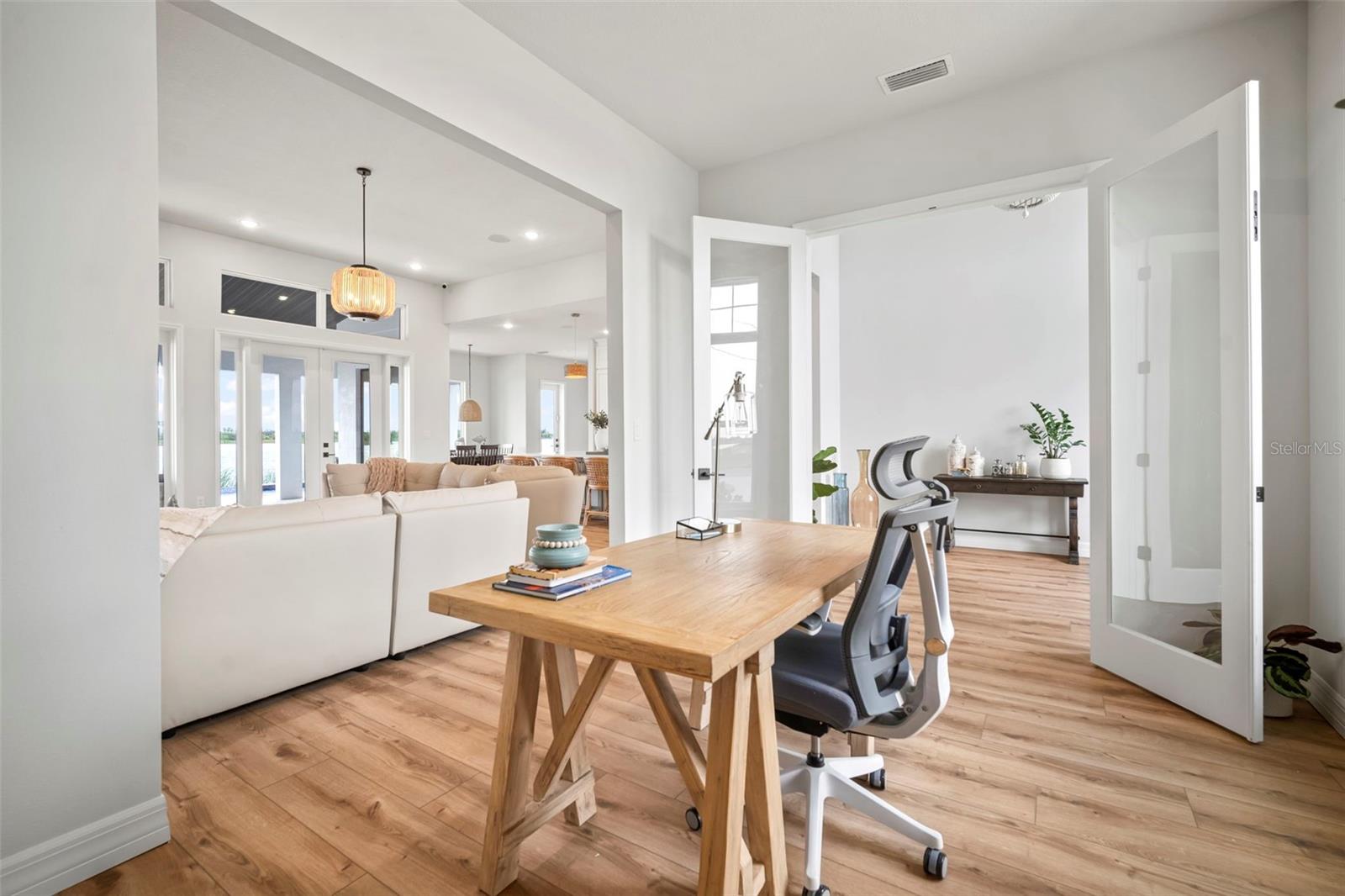 Listing photo id 6 for 3441 Gulf City Road
