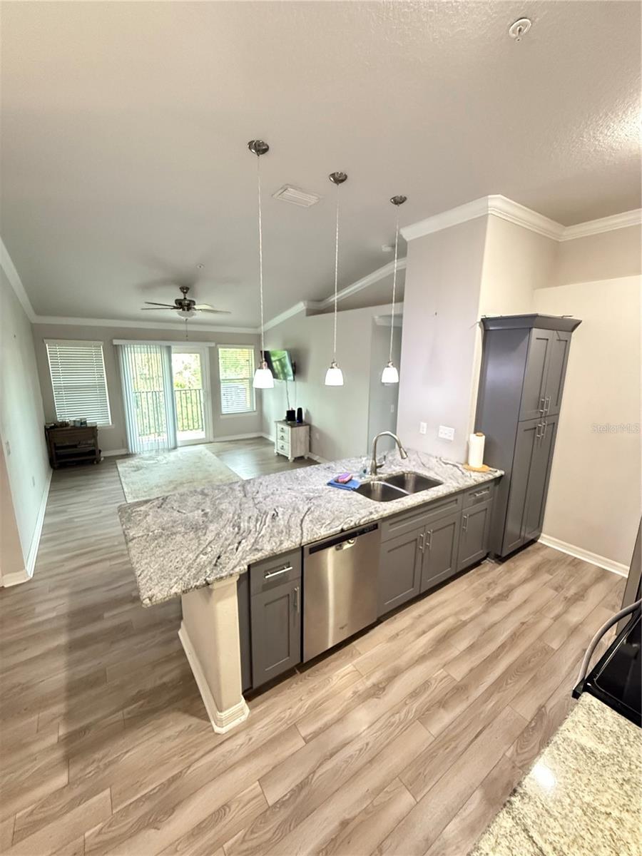 Image 10 of 31 For 5111 Royal Palms Way 303