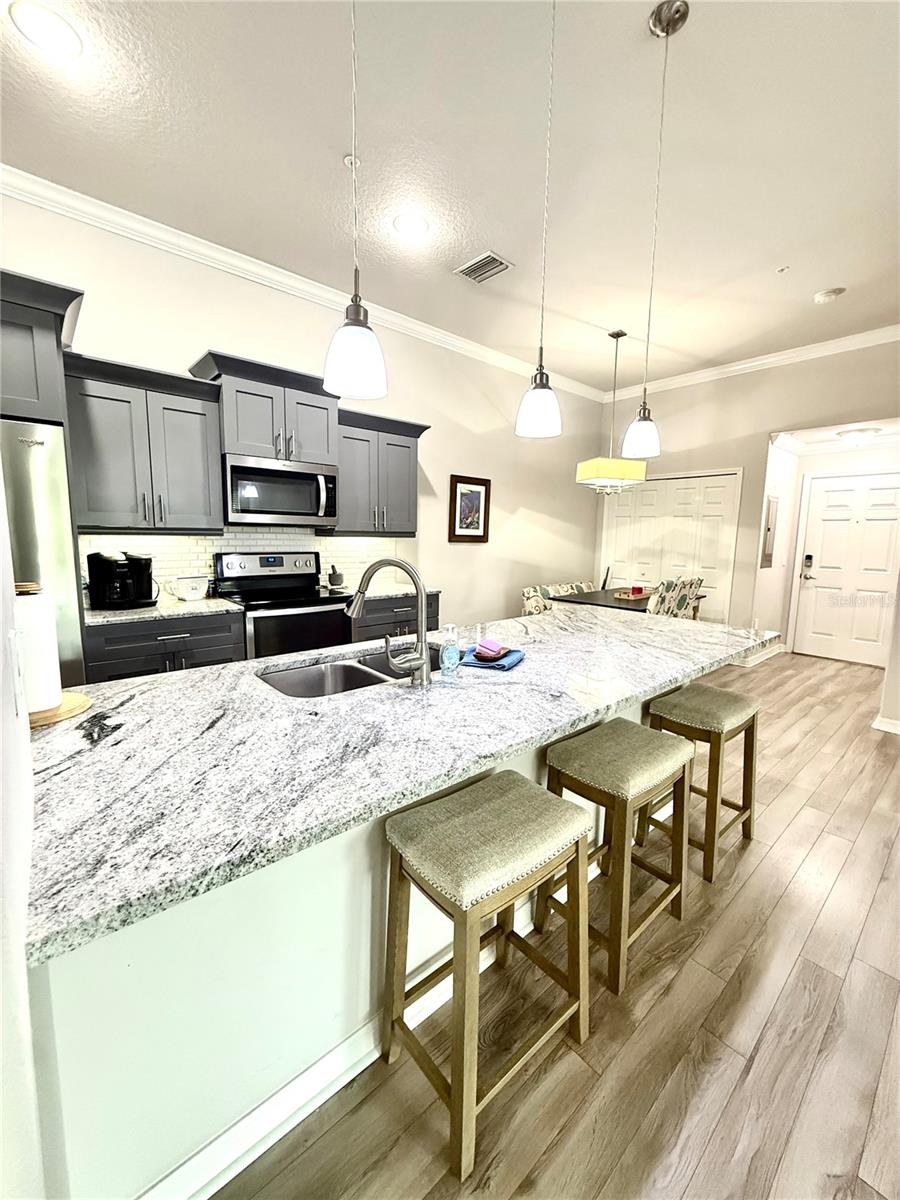 Image 11 of 31 For 5111 Royal Palms Way 303