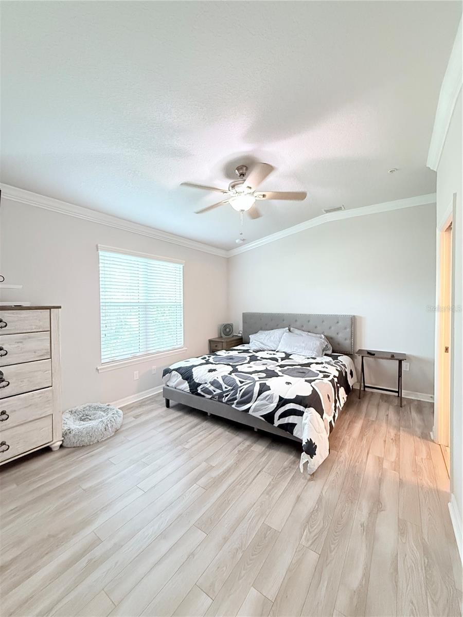 Image 18 of 31 For 5111 Royal Palms Way 303
