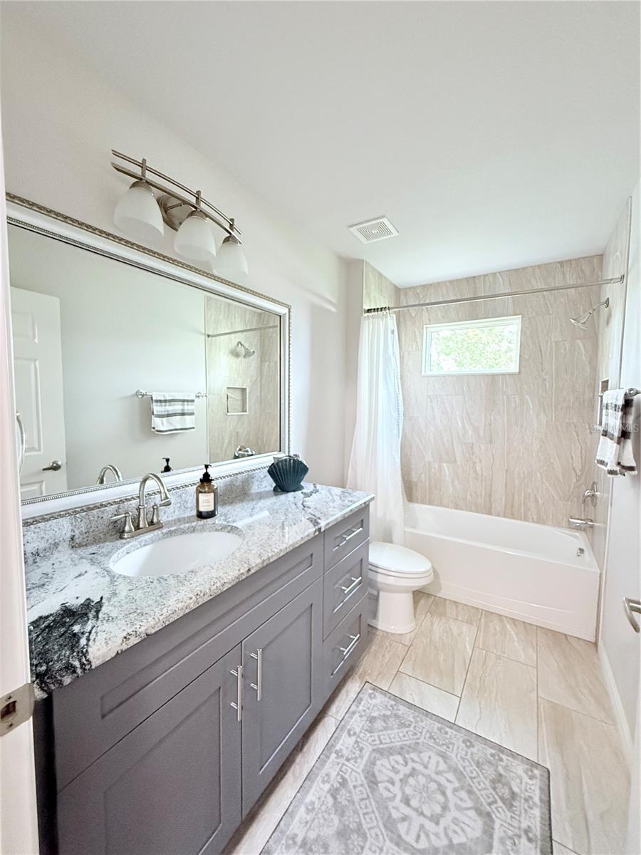 Image 20 of 31 For 5111 Royal Palms Way 303