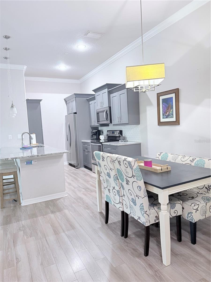Image 4 of 31 For 5111 Royal Palms Way 303