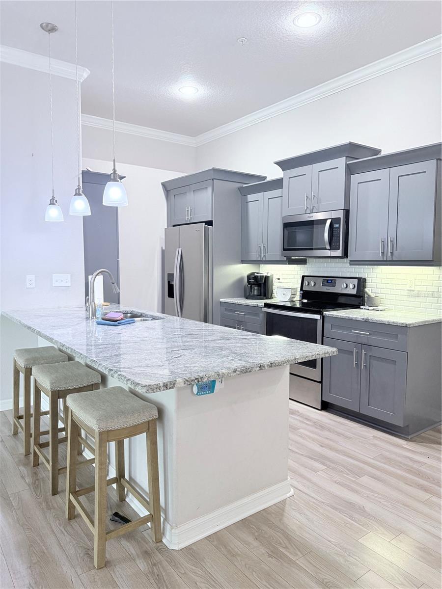 Image 6 of 31 For 5111 Royal Palms Way 303