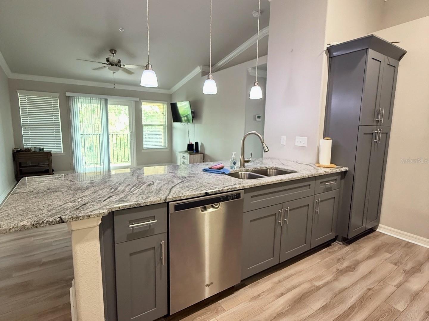 Image 7 of 31 For 5111 Royal Palms Way 303