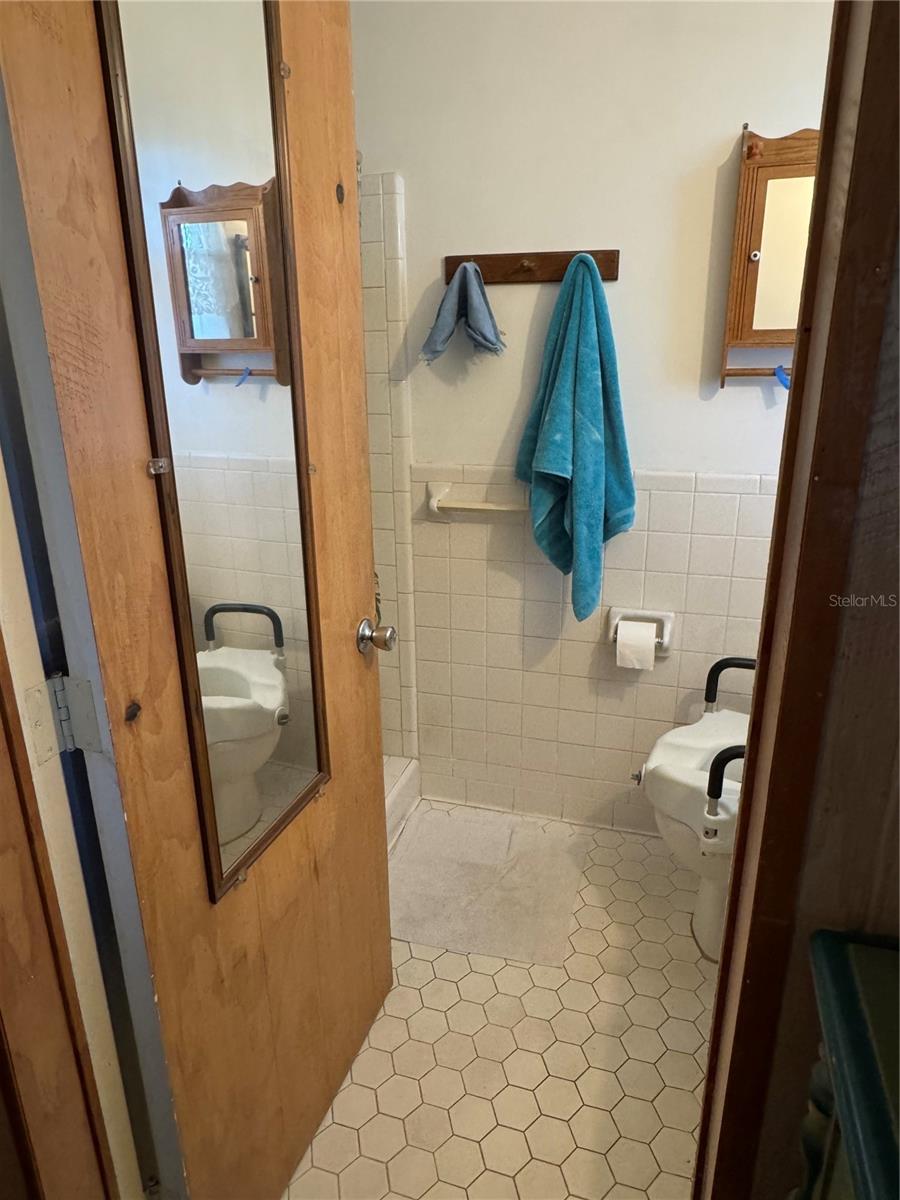 Image 11 of 24 For 839 6th Avenue Sw