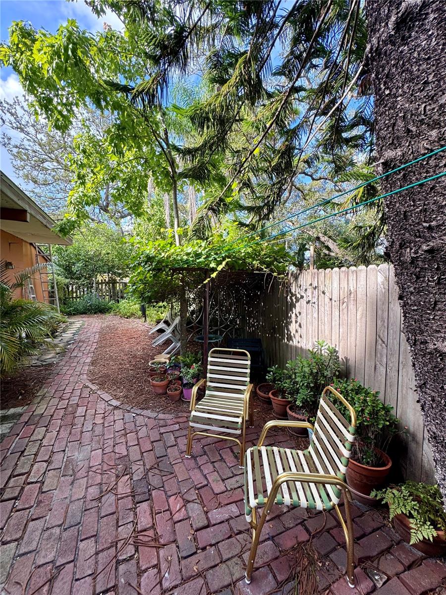 Image 17 of 24 For 839 6th Avenue Sw