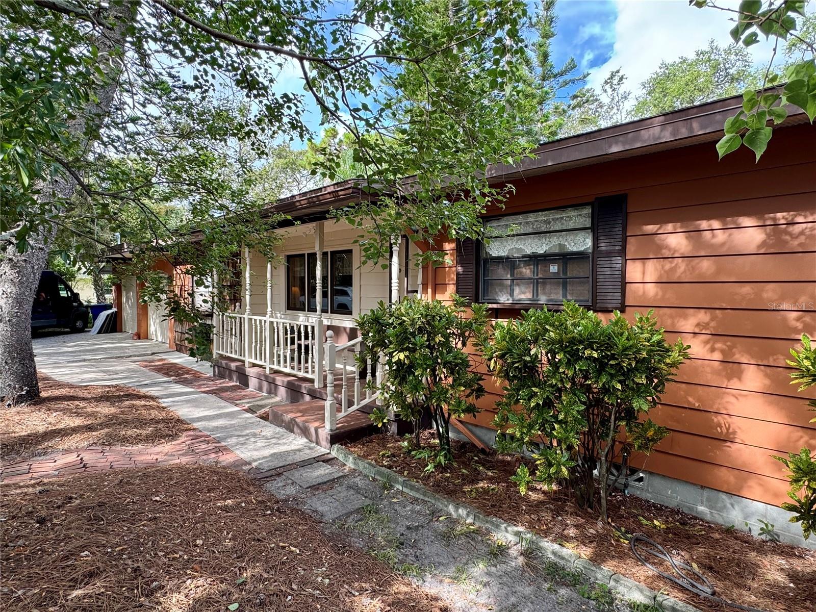 Image 2 of 24 For 839 6th Avenue Sw