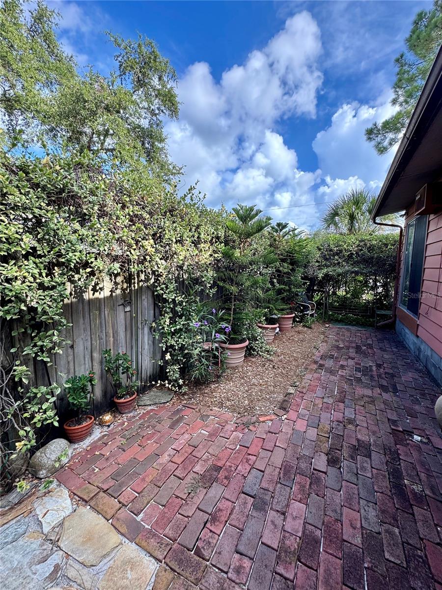 Image 21 of 24 For 839 6th Avenue Sw