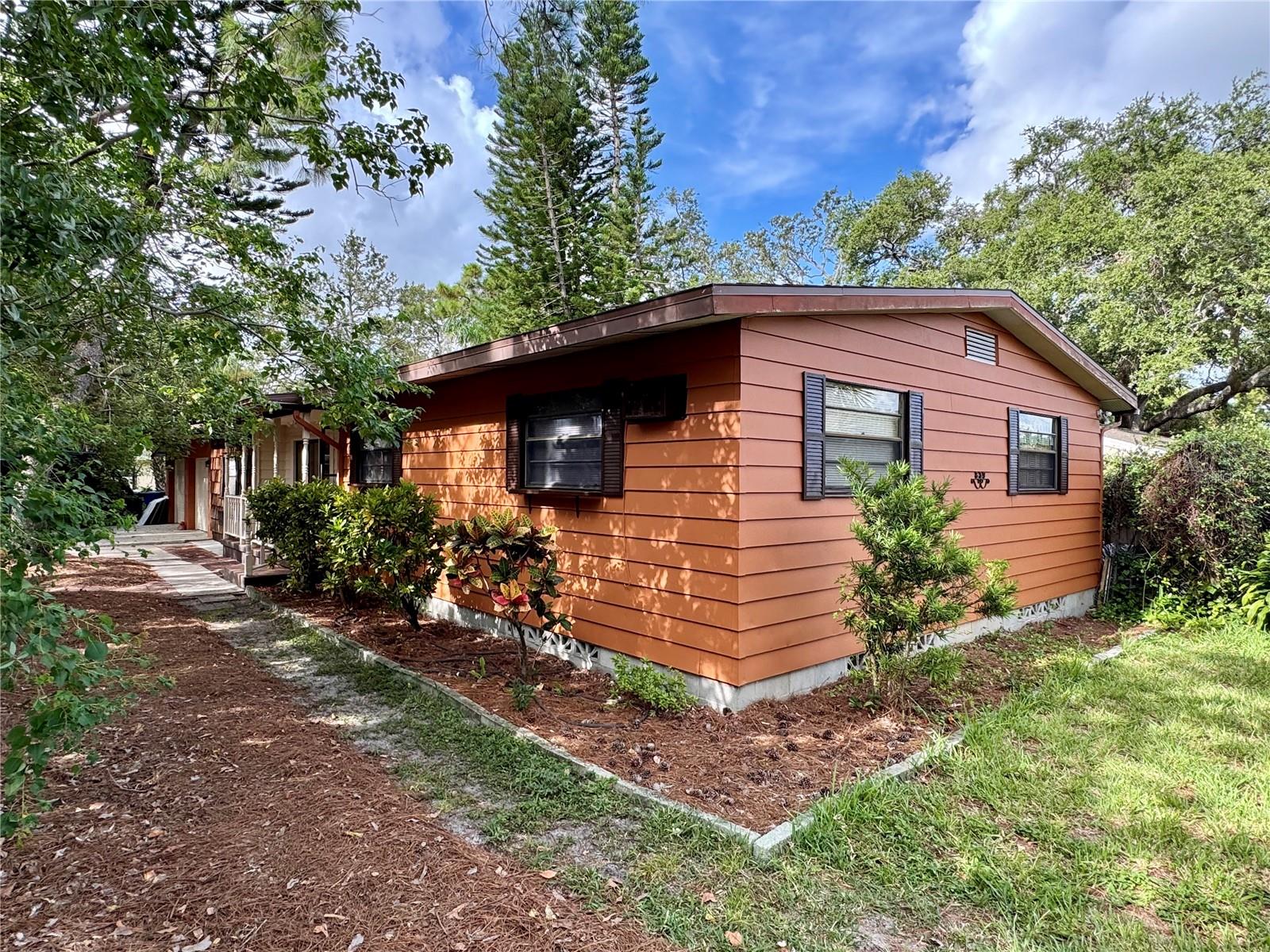 Image 3 of 24 For 839 6th Avenue Sw