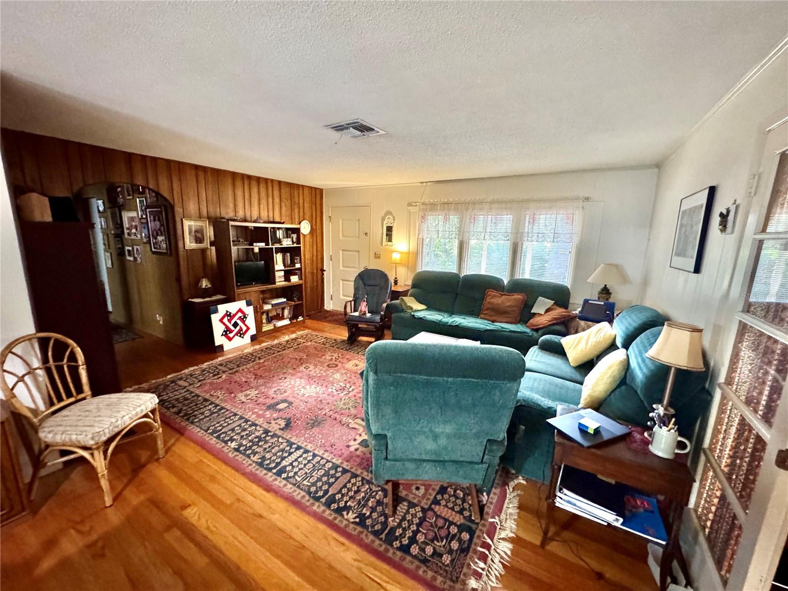 Image 5 of 24 For 839 6th Avenue Sw