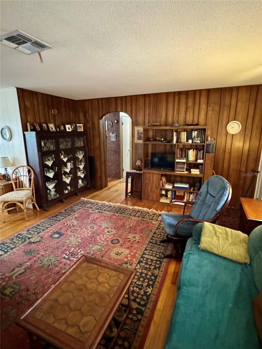 Image 6 of 24 For 839 6th Avenue Sw