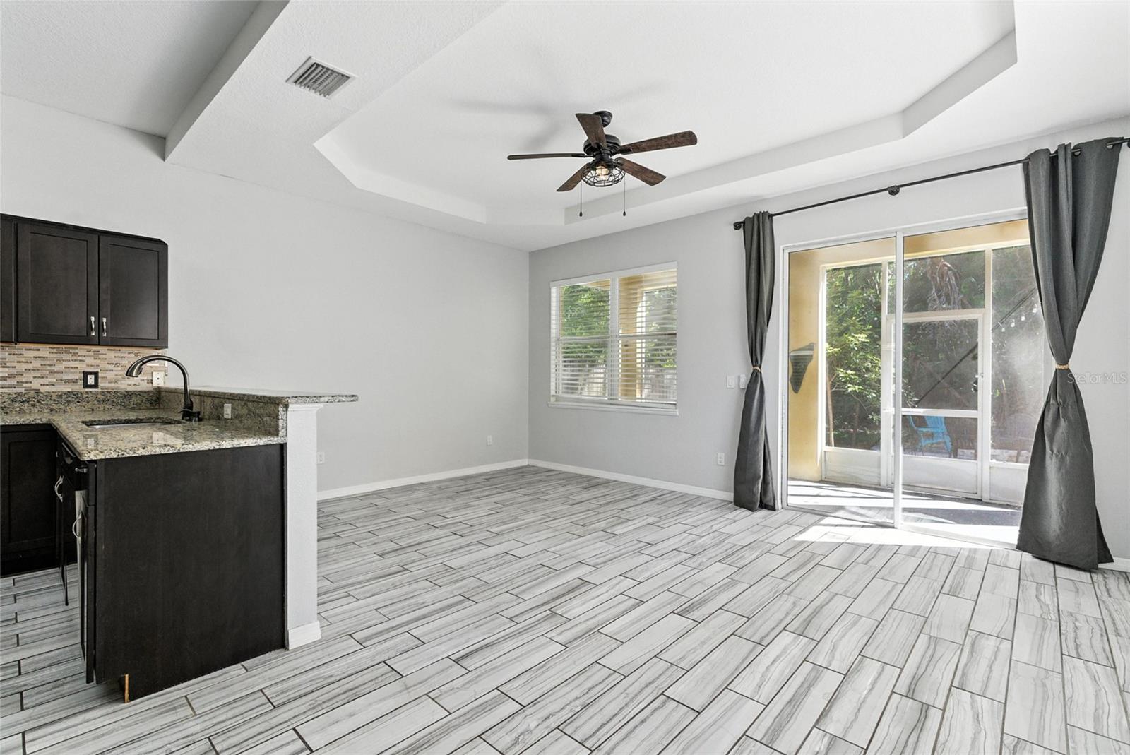 Listing photo id 5 for 4848 Tampa Downs Boulevard
