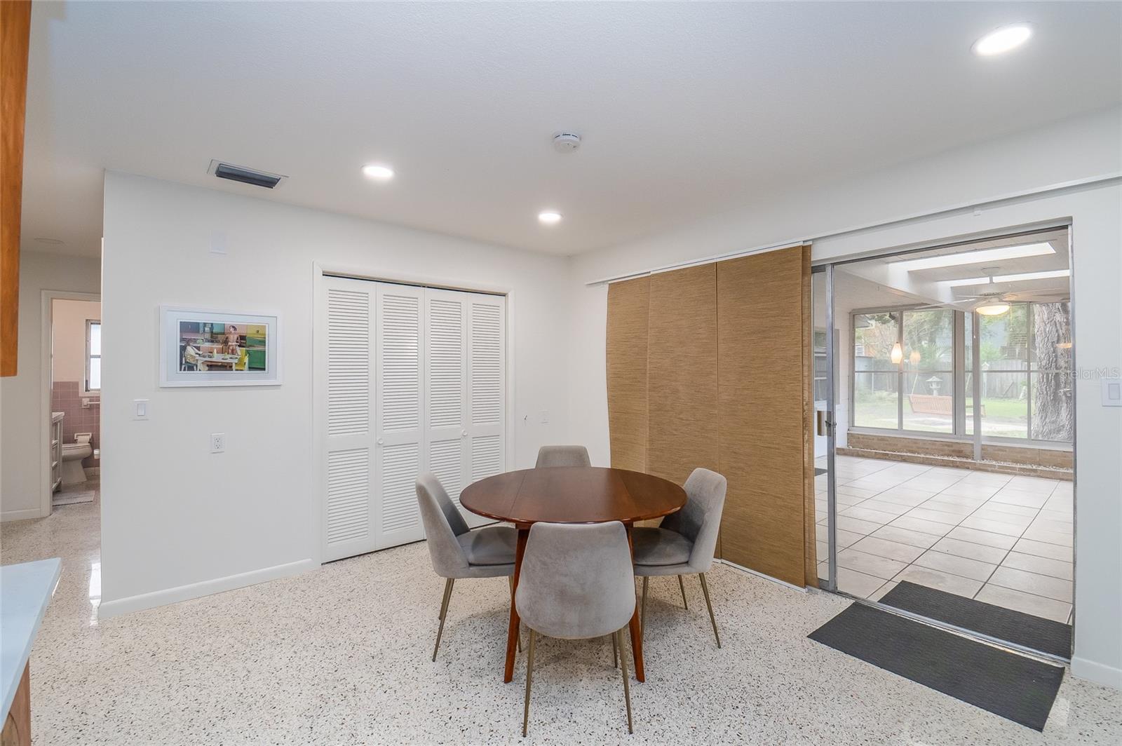 Image 11 of 15 For 725 Wilson Avenue
