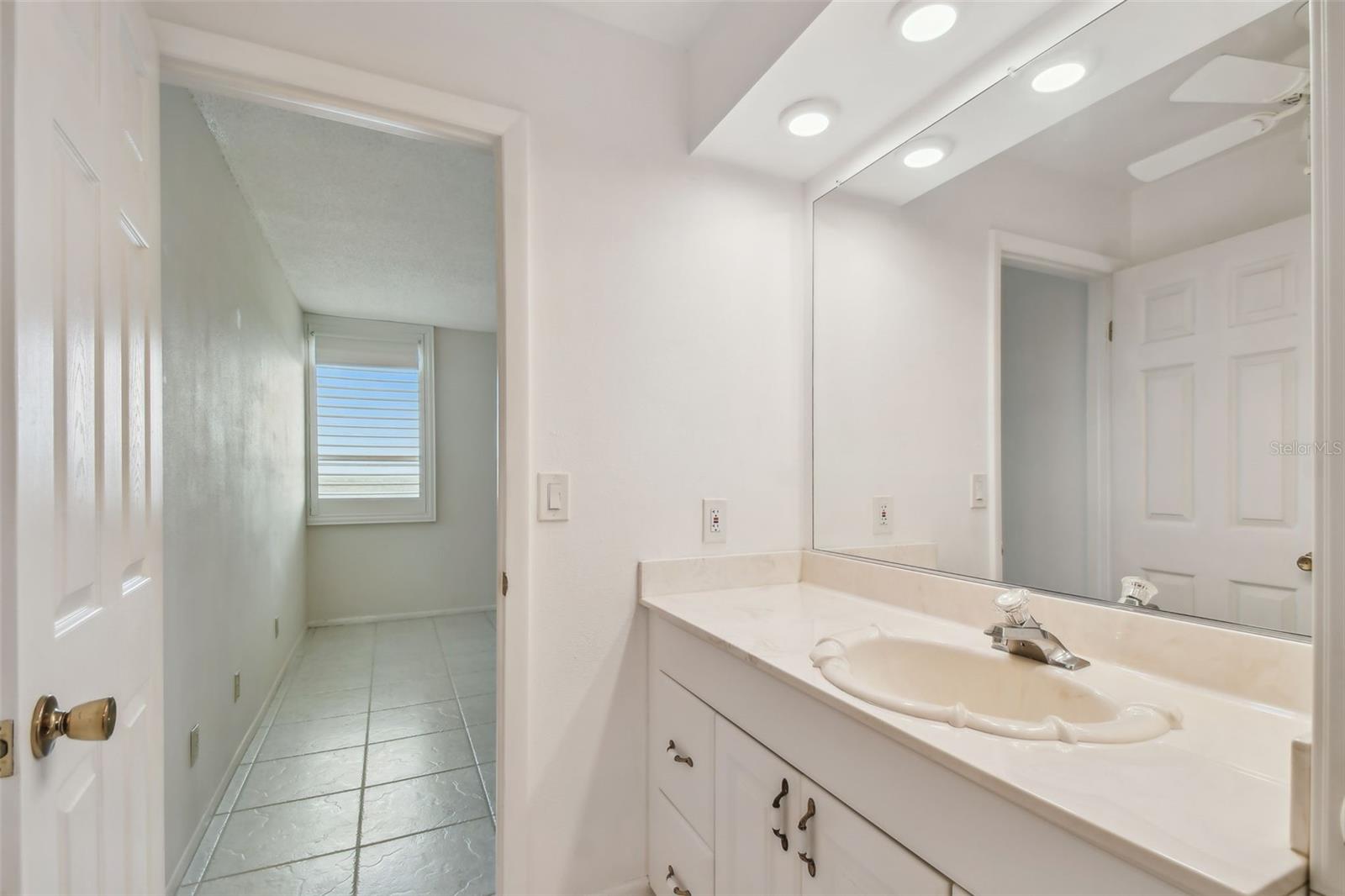 Image 35 of 51 For 17900 Gulf Boulevard 16c