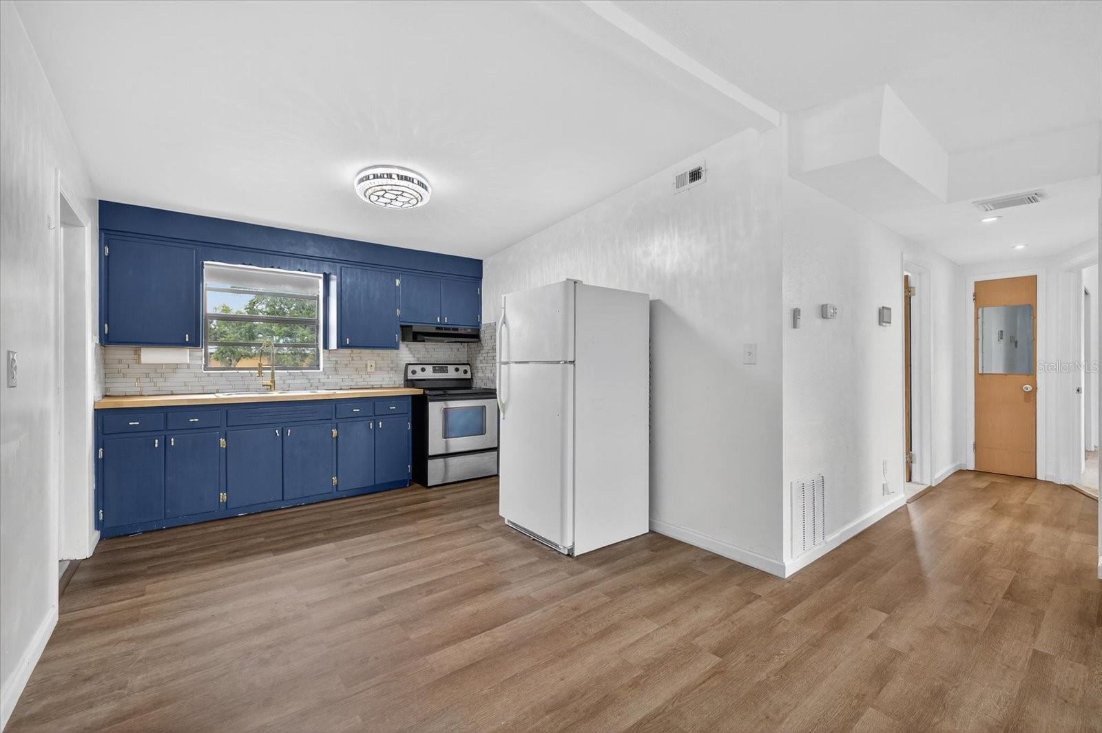 Image 9 of 26 For 660 11th Avenue N