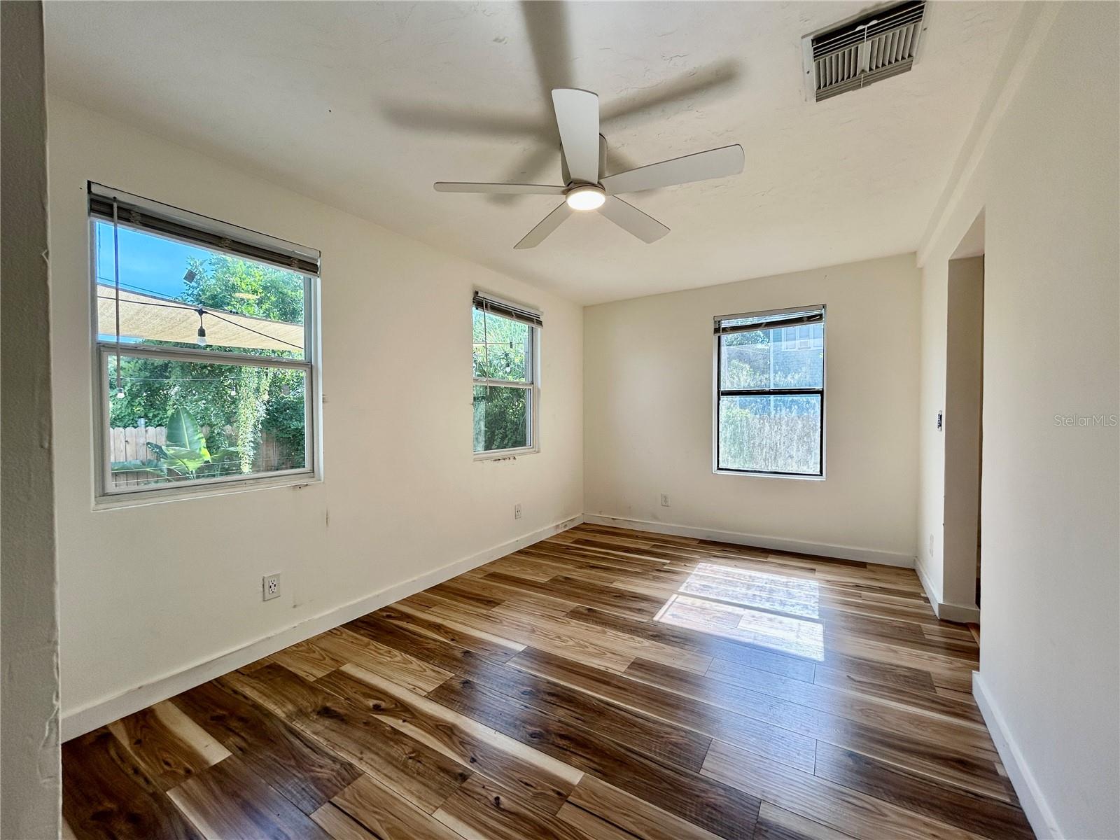 Image 11 of 14 For 616 35th Avenue S