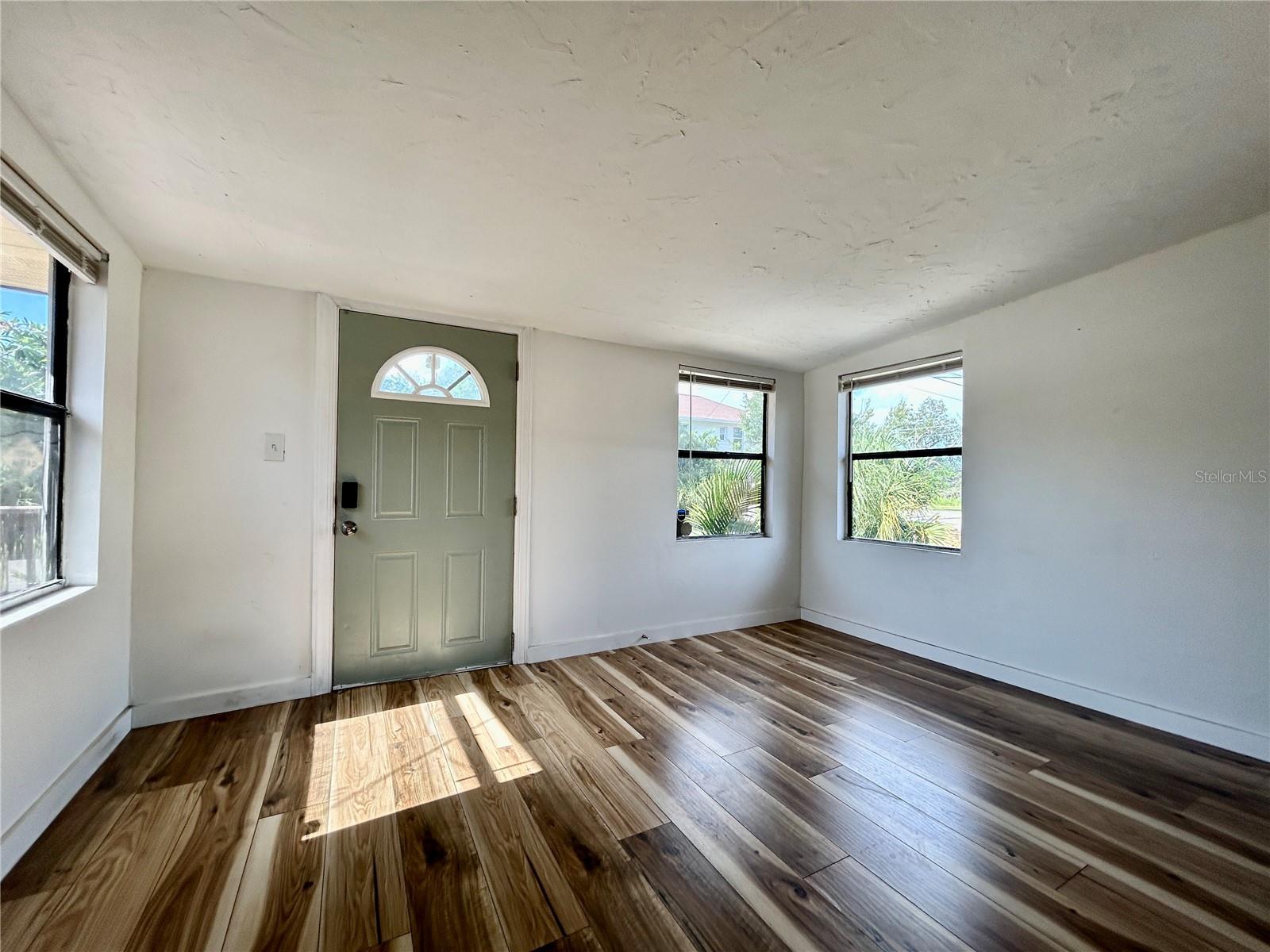 Image 3 of 14 For 616 35th Avenue S