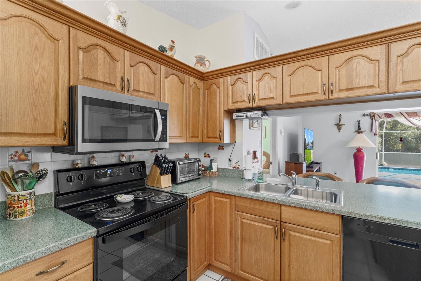 Image 8 of 45 For 555 Country Club Boulevard 71