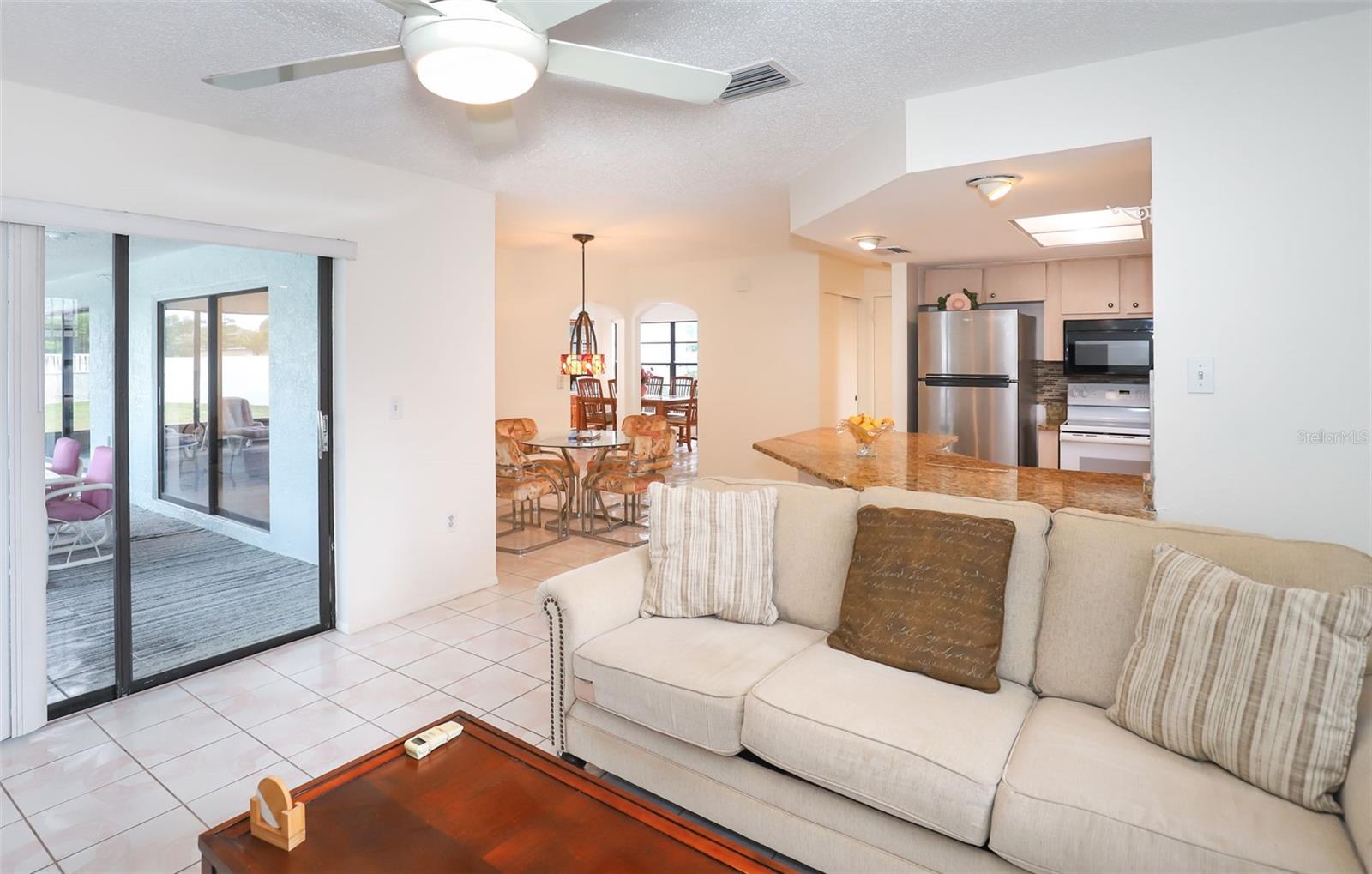 Listing photo id 9 for 2431 Pinetta Court