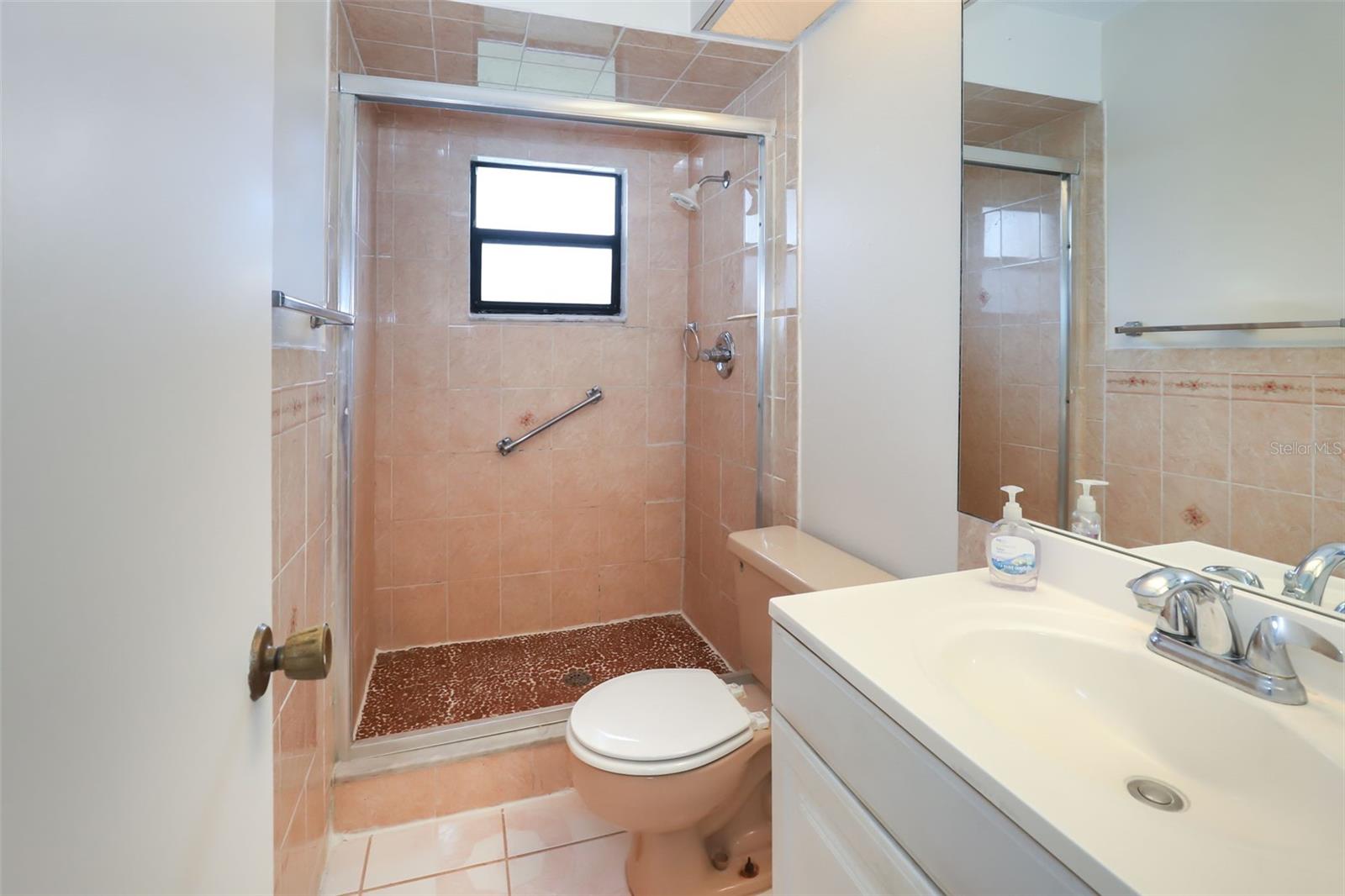 Listing photo id 11 for 2431 Pinetta Court