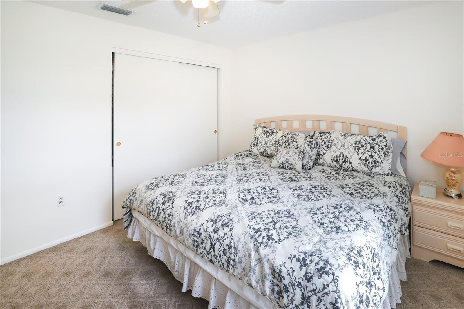 Listing photo id 13 for 2431 Pinetta Court