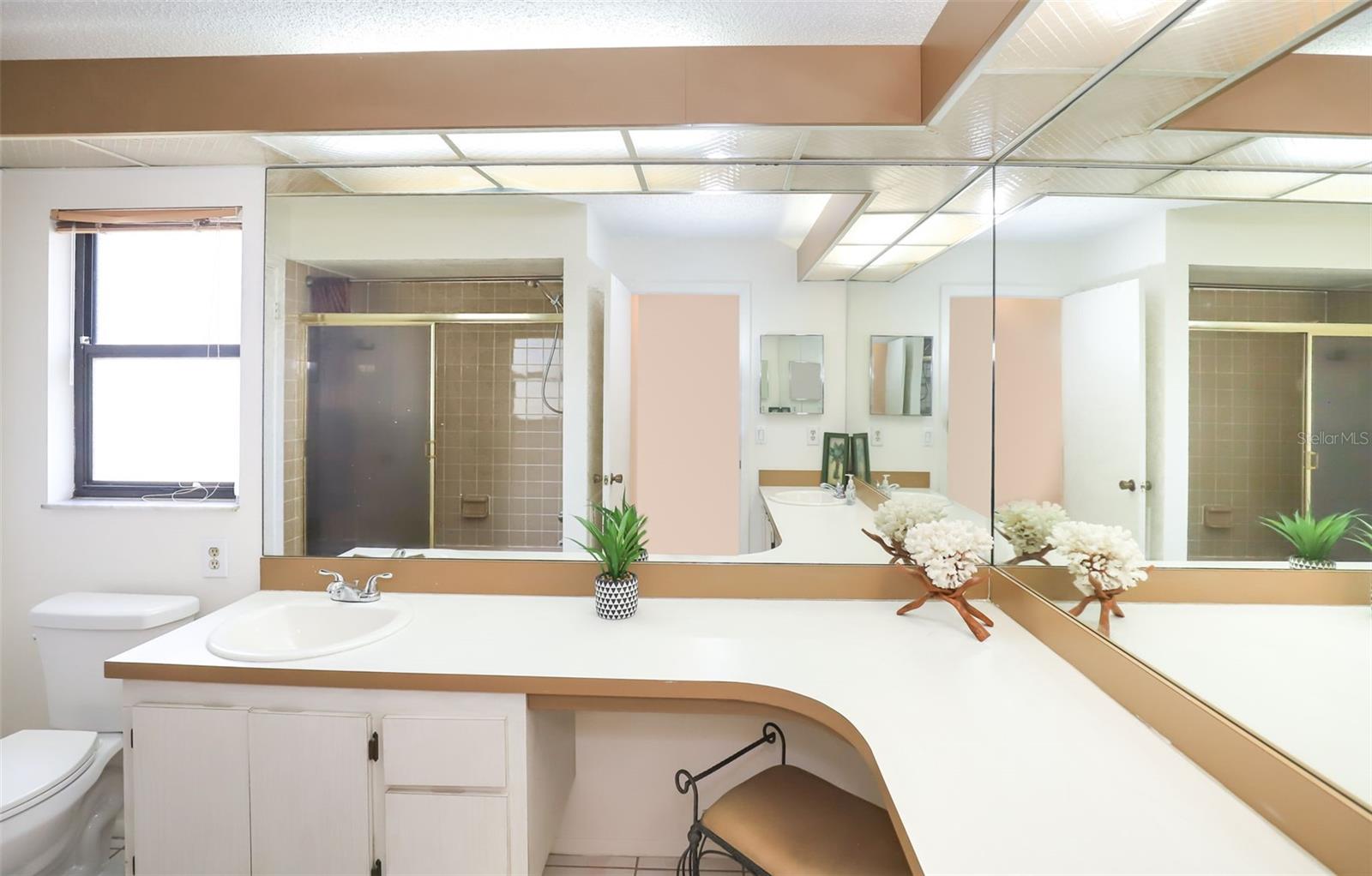 Listing photo id 15 for 2431 Pinetta Court