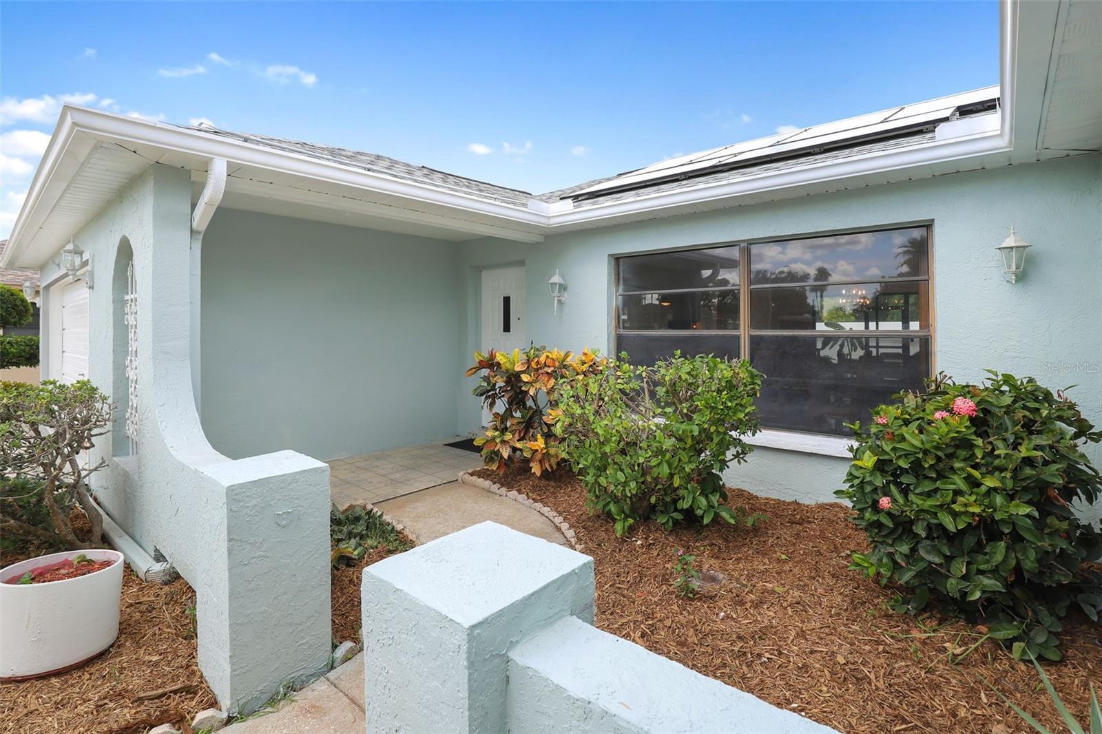 Listing photo id 0 for 2431 Pinetta Court