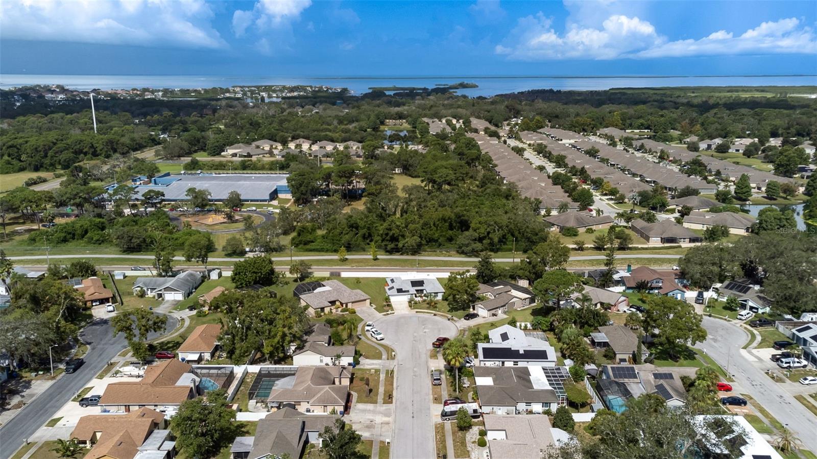Listing photo id 18 for 2431 Pinetta Court