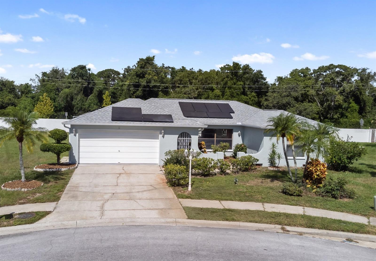 Listing photo id 1 for 2431 Pinetta Court