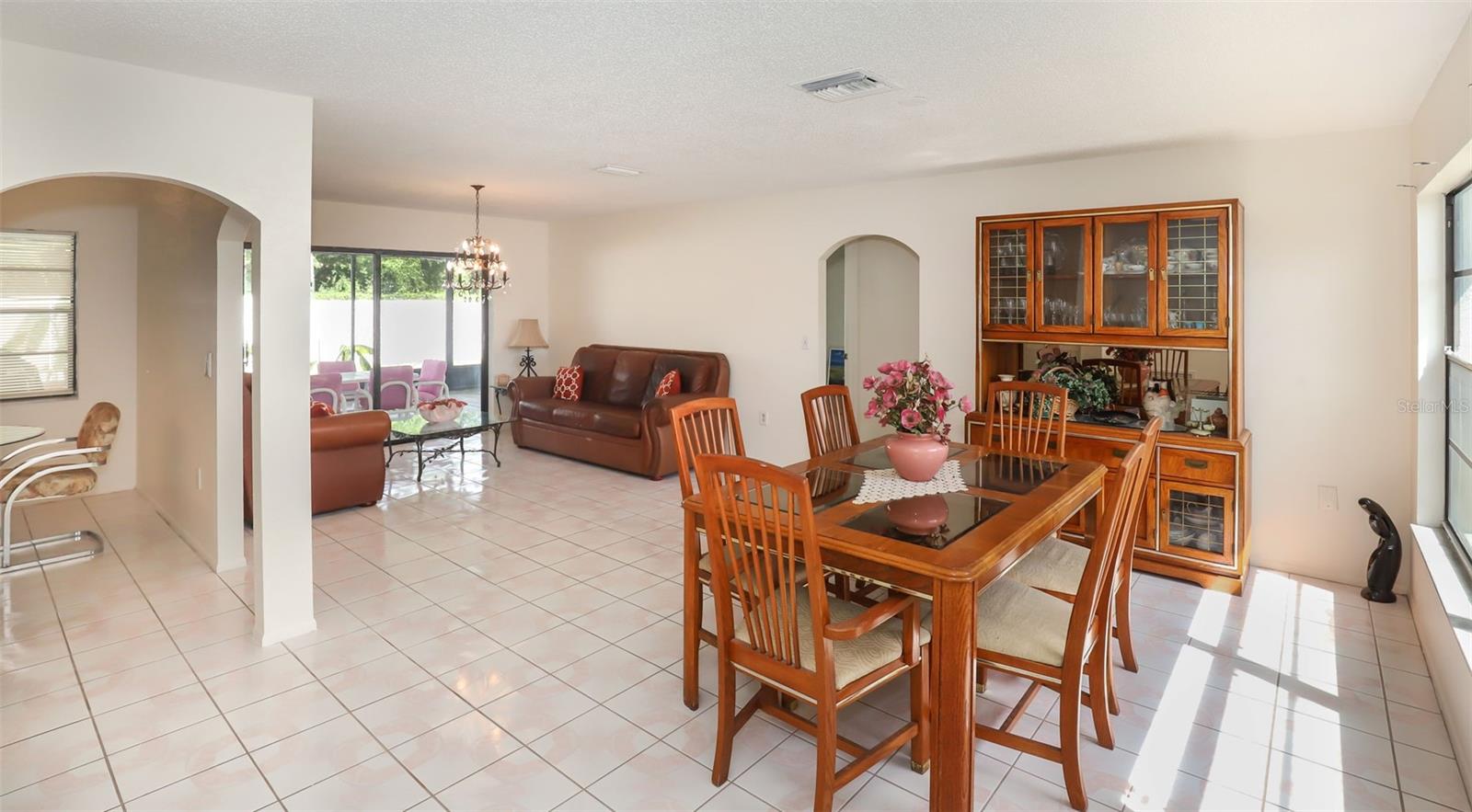 Listing photo id 2 for 2431 Pinetta Court