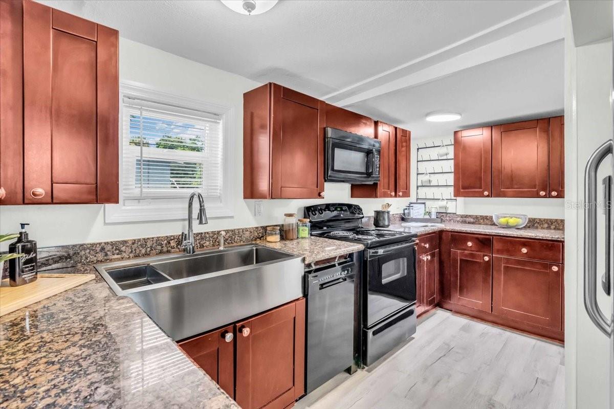 Image 14 of 30 For 2482 15th Avenue S