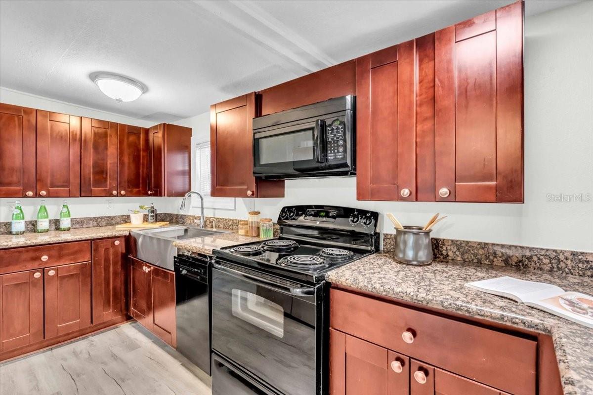 Image 15 of 30 For 2482 15th Avenue S