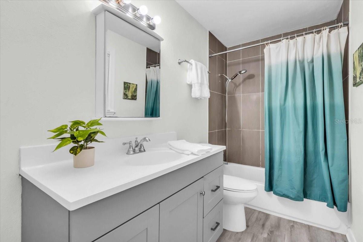 Image 20 of 30 For 2482 15th Avenue S