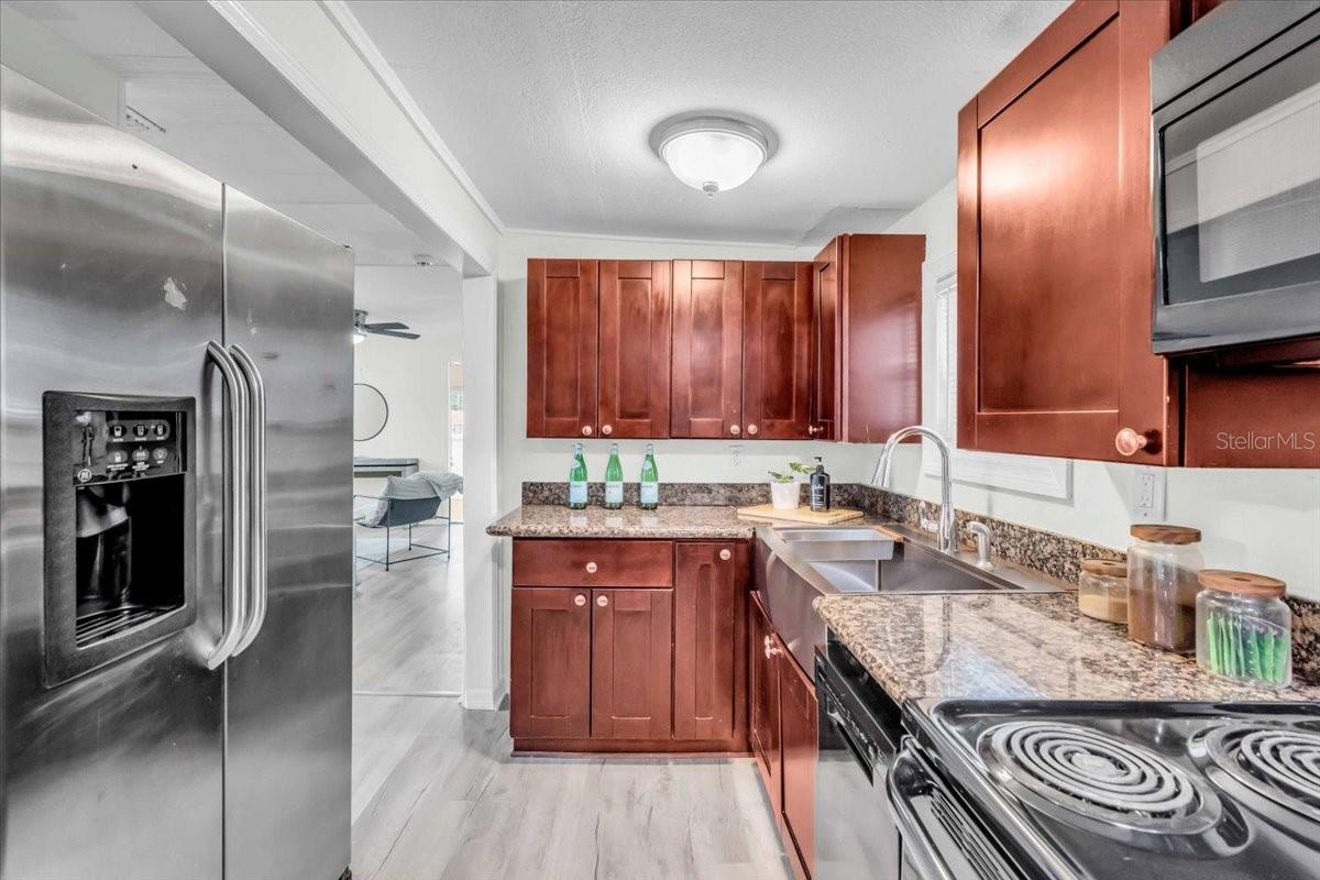 Image 4 of 30 For 2482 15th Avenue S
