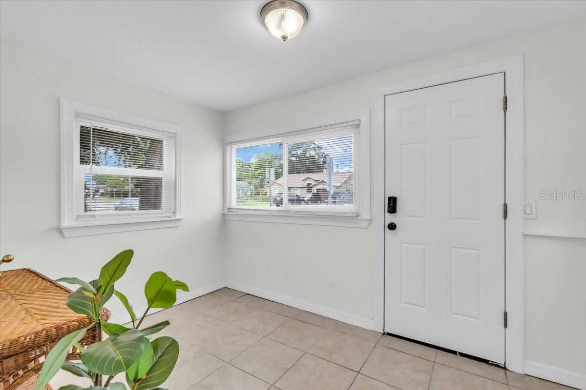 Image 8 of 30 For 2482 15th Avenue S