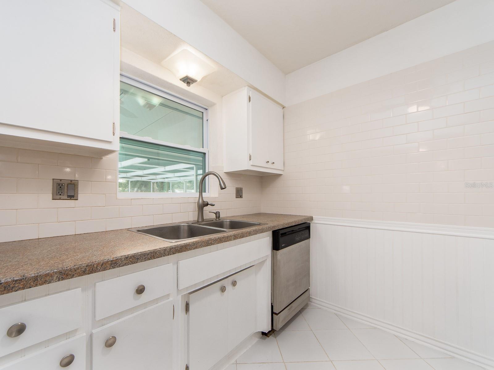 Image 14 of 47 For 949 Virginia Street