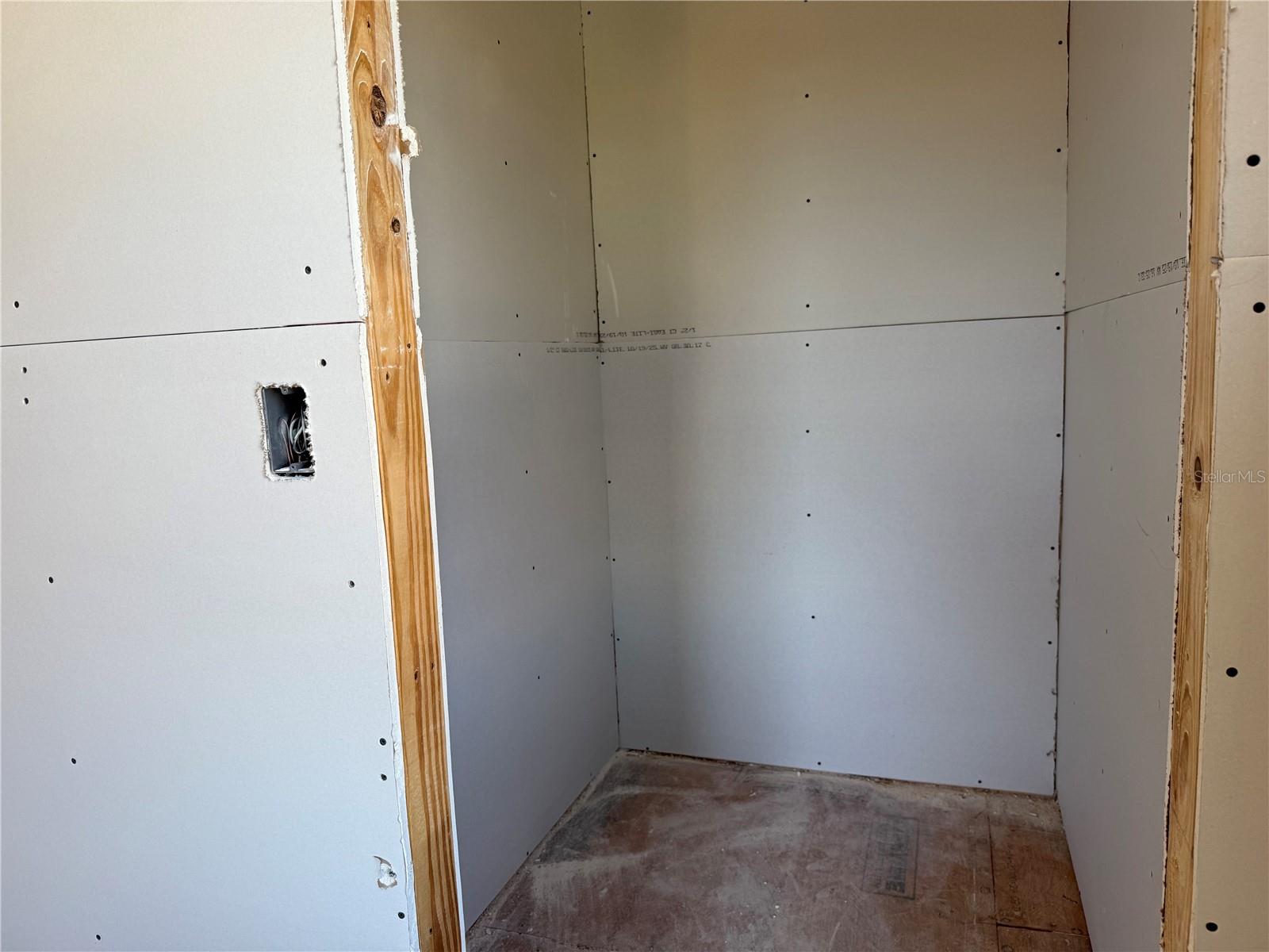 Image 30 of 44 For 7643 Deer Valley Circle