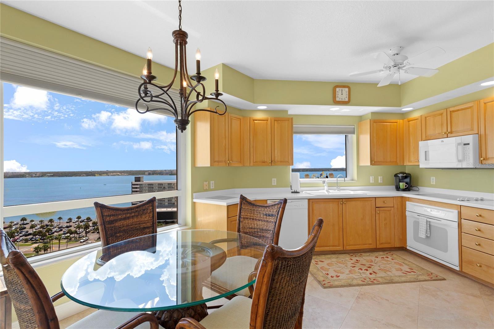 Image 12 of 32 For 1180 Gulf Boulevard 1506
