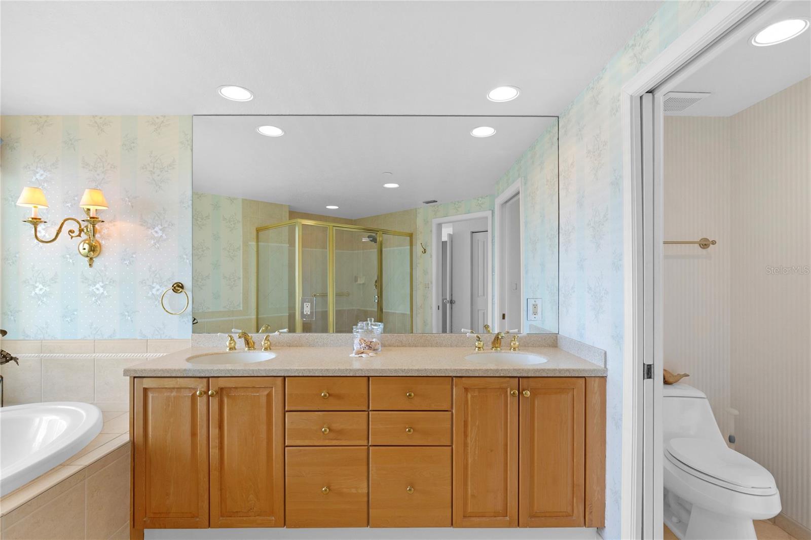 Image 16 of 32 For 1180 Gulf Boulevard 1506