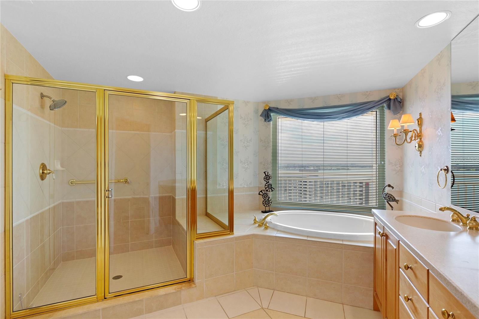 Image 17 of 32 For 1180 Gulf Boulevard 1506