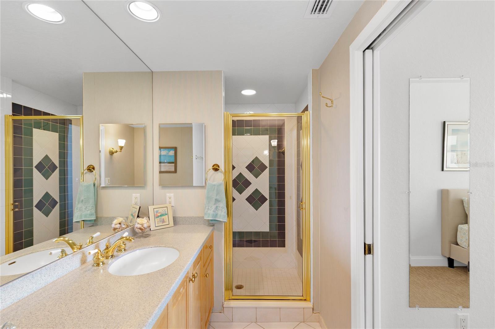 Image 21 of 32 For 1180 Gulf Boulevard 1506