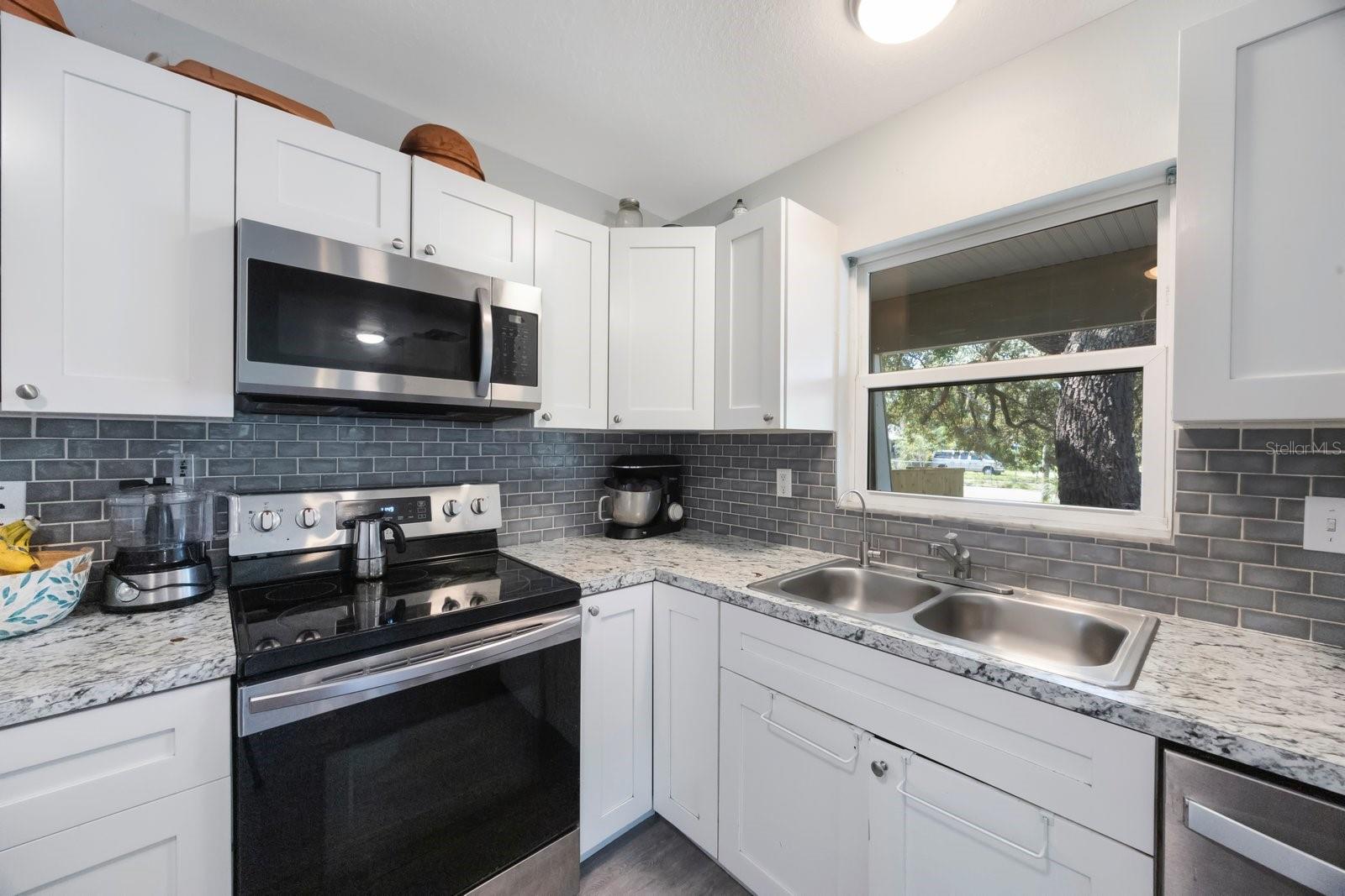 Image 14 of 37 For 3835 18th Avenue S