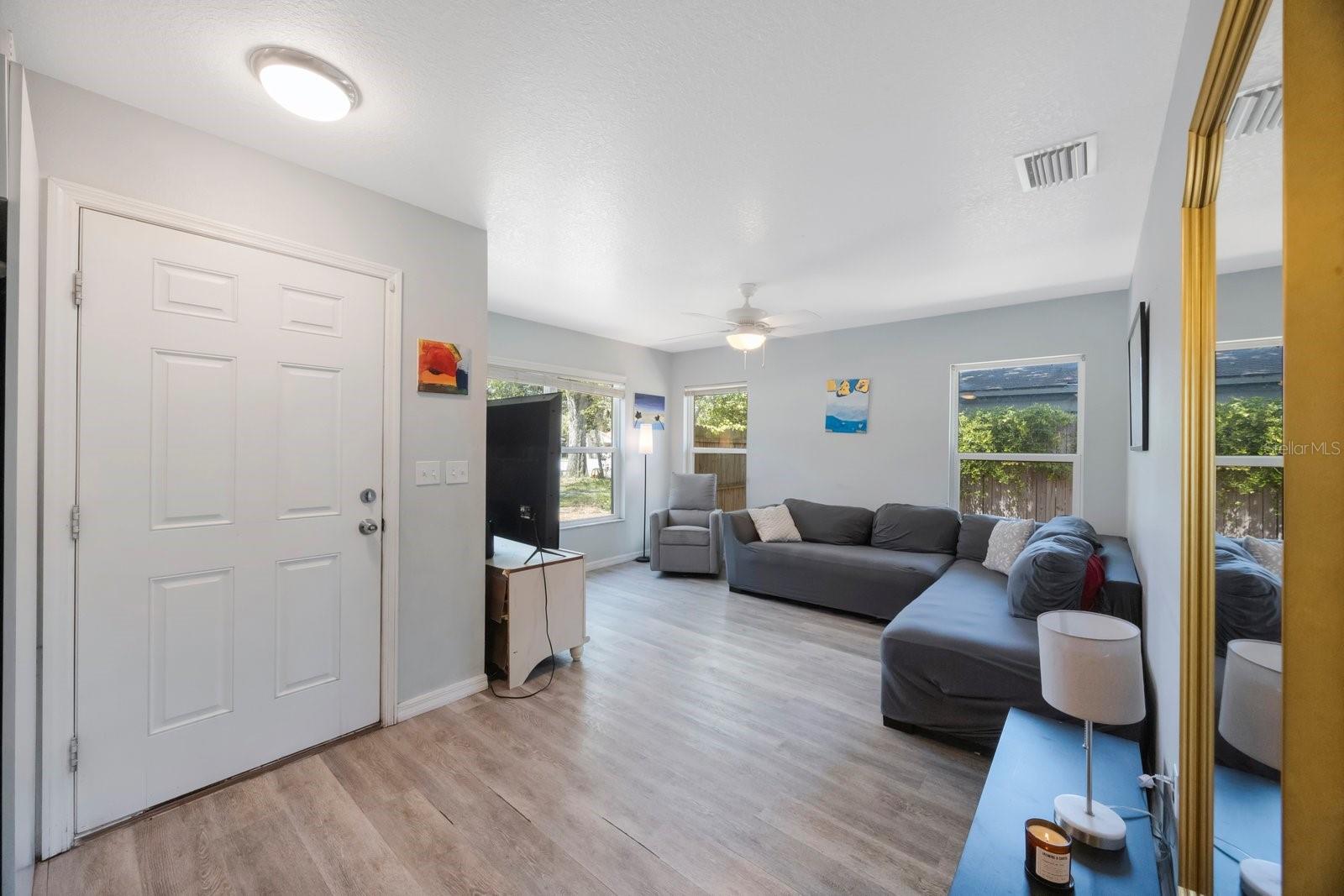Image 6 of 37 For 3835 18th Avenue S