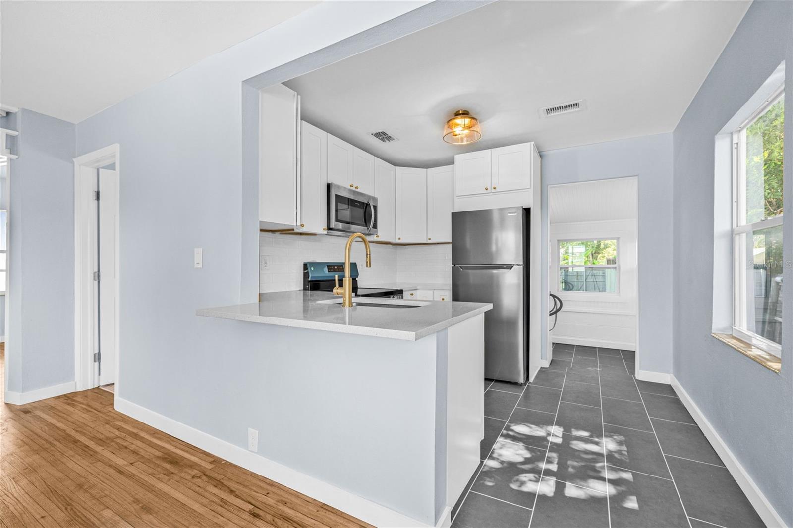 Image 11 of 25 For 4812 34th Avenue N