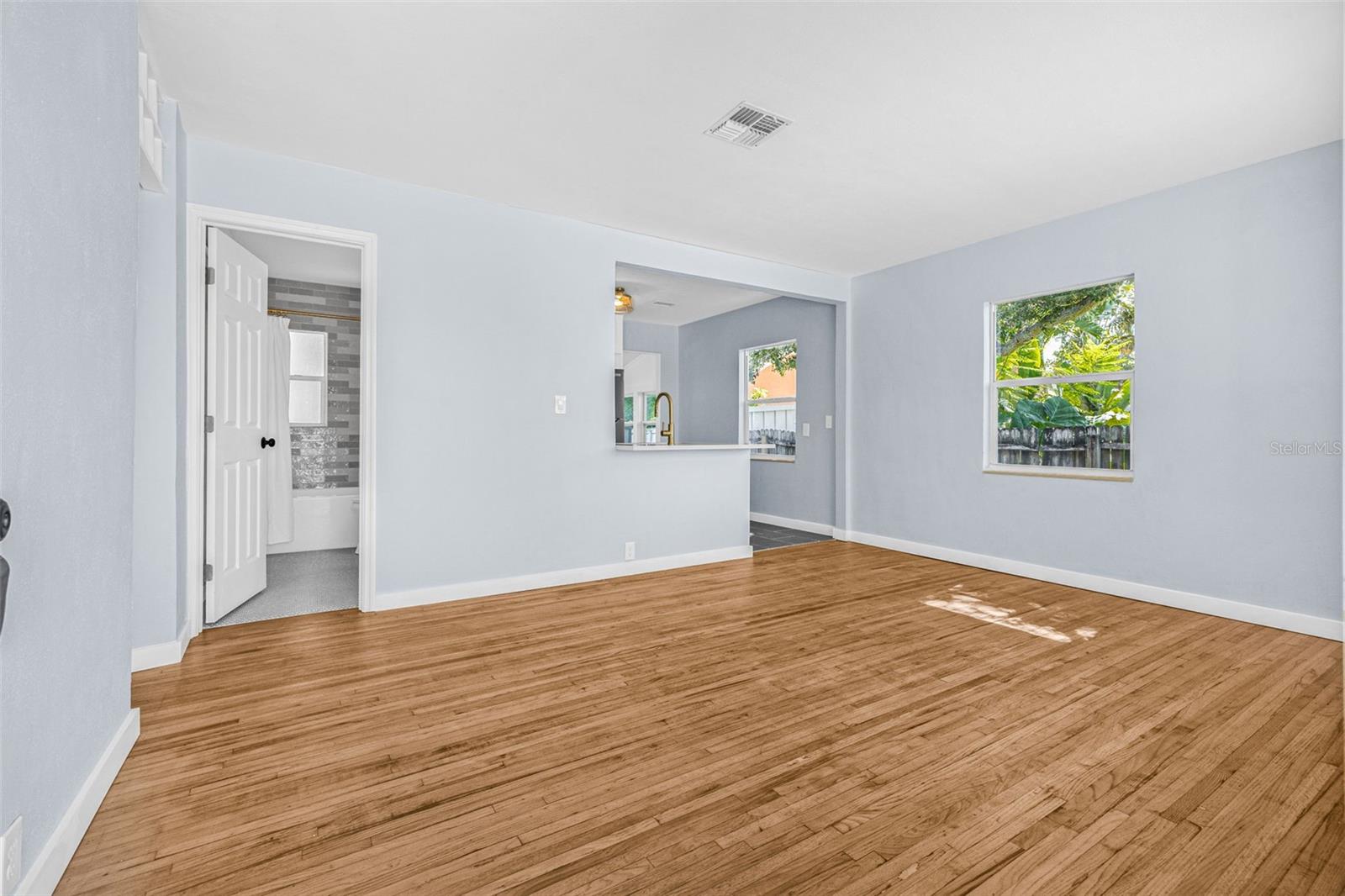 Image 7 of 25 For 4812 34th Avenue N