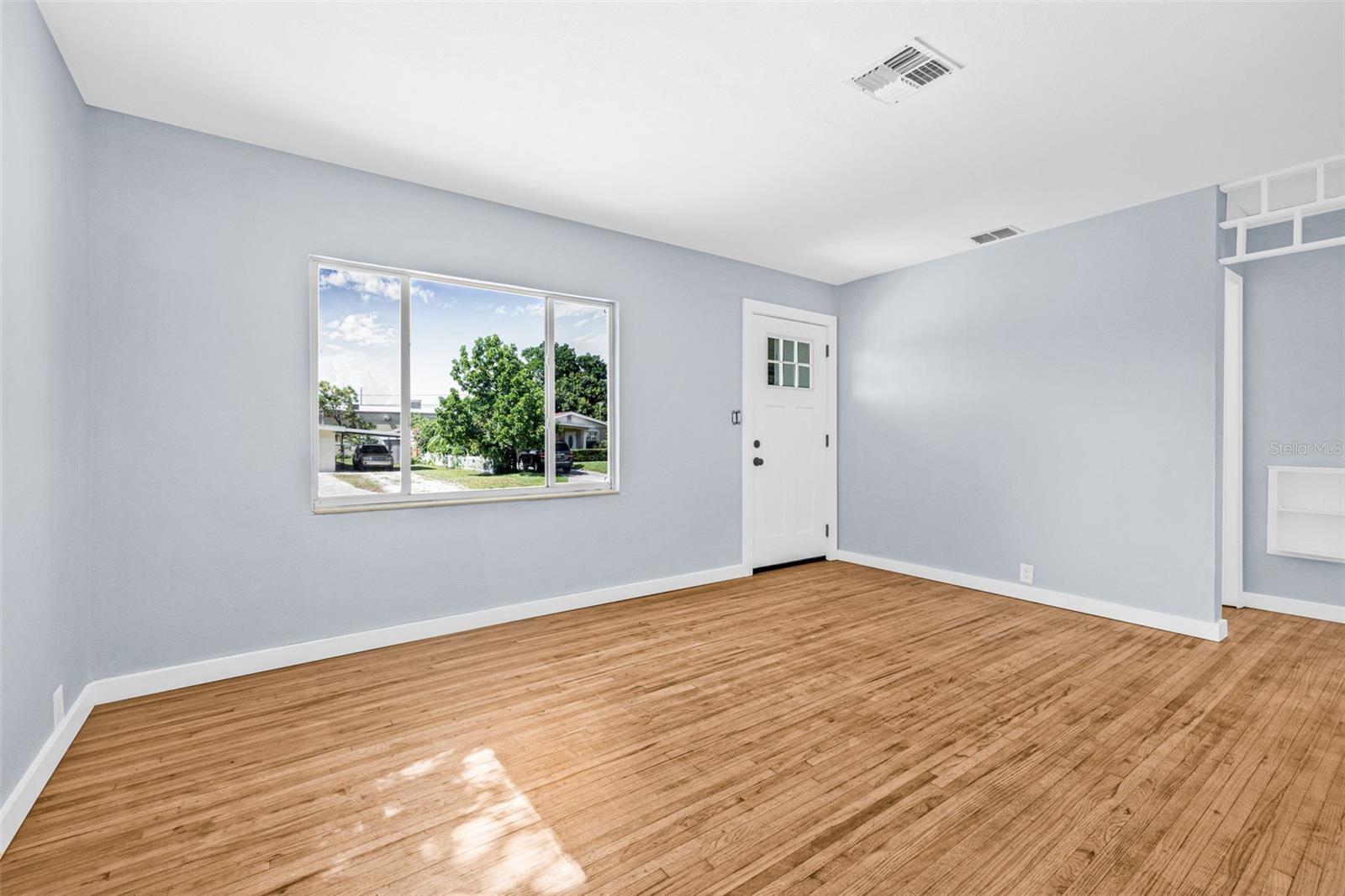 Image 9 of 25 For 4812 34th Avenue N